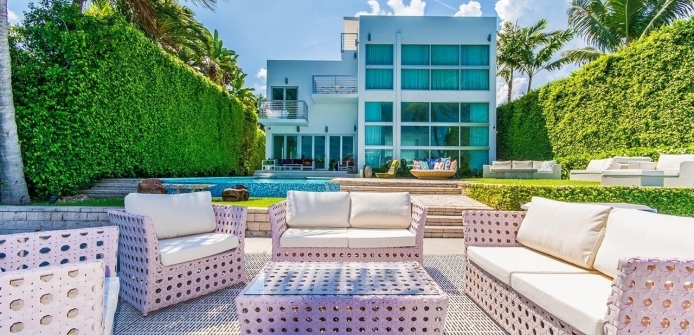 Miami Modern Ocean Front Glass Villa on Venetian Island - Villa Exterior & Pool
